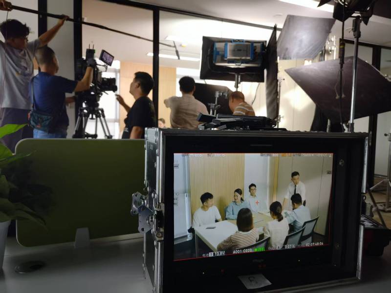 呈贡区TVC拍摄公司：科技产品视觉化大师，诠释未来感与功能美学